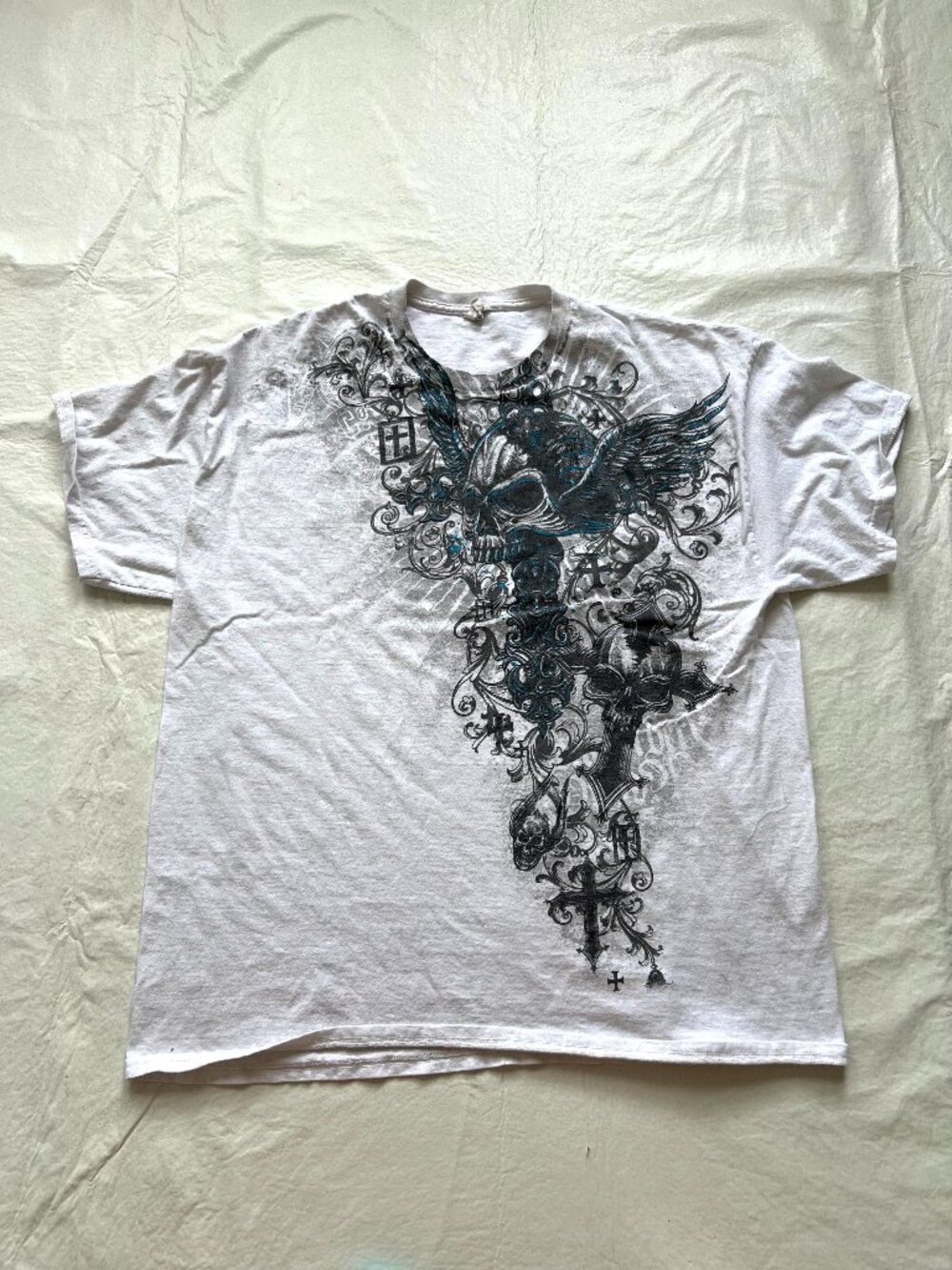 Gildan Y2K white t-shirt skull wings gothic cross mens XL black blue gray